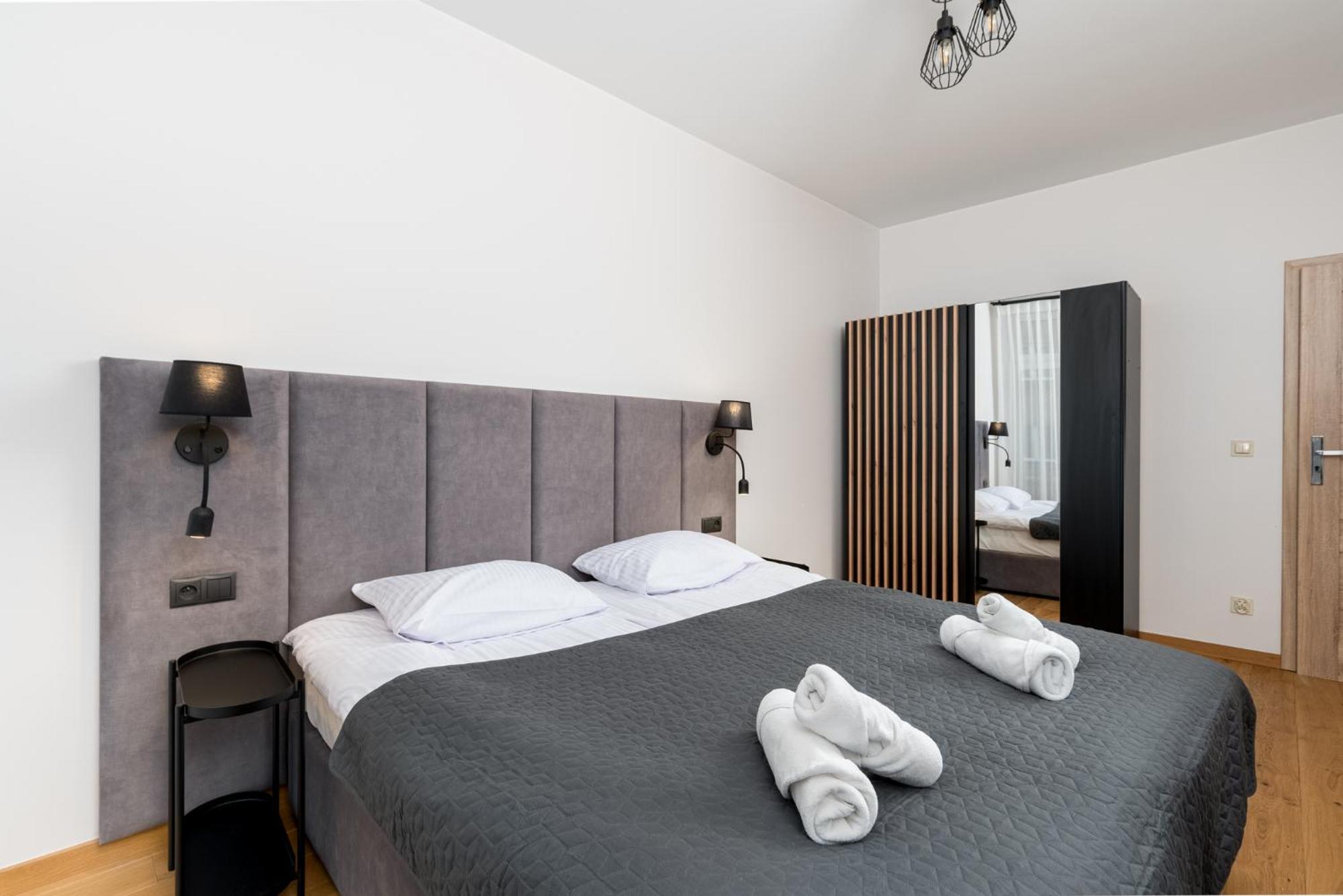 Revesen Premium Apartments Krakow Bagian luar foto