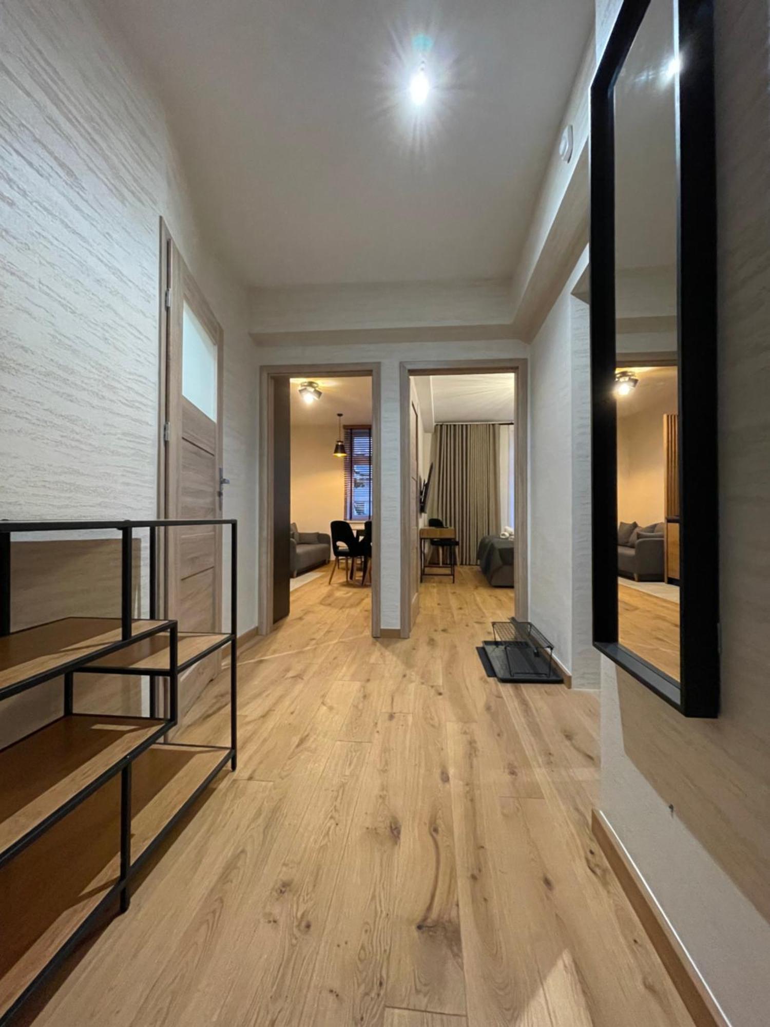 Revesen Premium Apartments Krakow Bagian luar foto